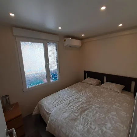 Apartment Modern Huge Appartement, Just 100 M From The