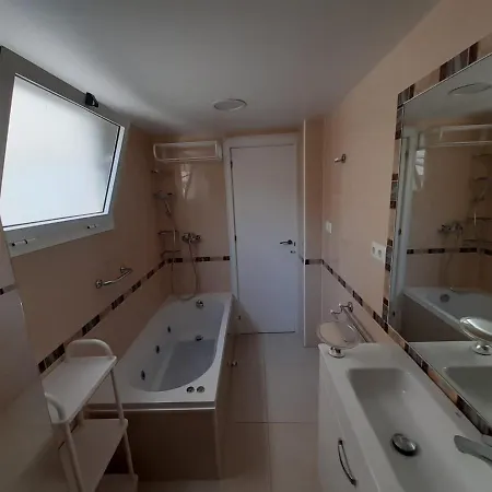 Apartment Modern Huge Appartement, Just 100 M From The *